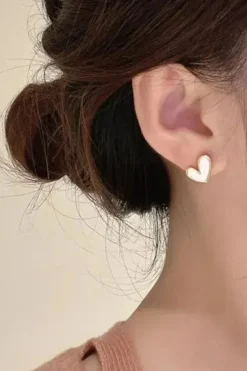 Boucles d’oreilles cœur blanc
