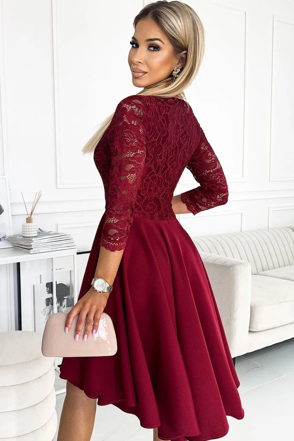 Robe asymétrique bordeaux haut en dentelle