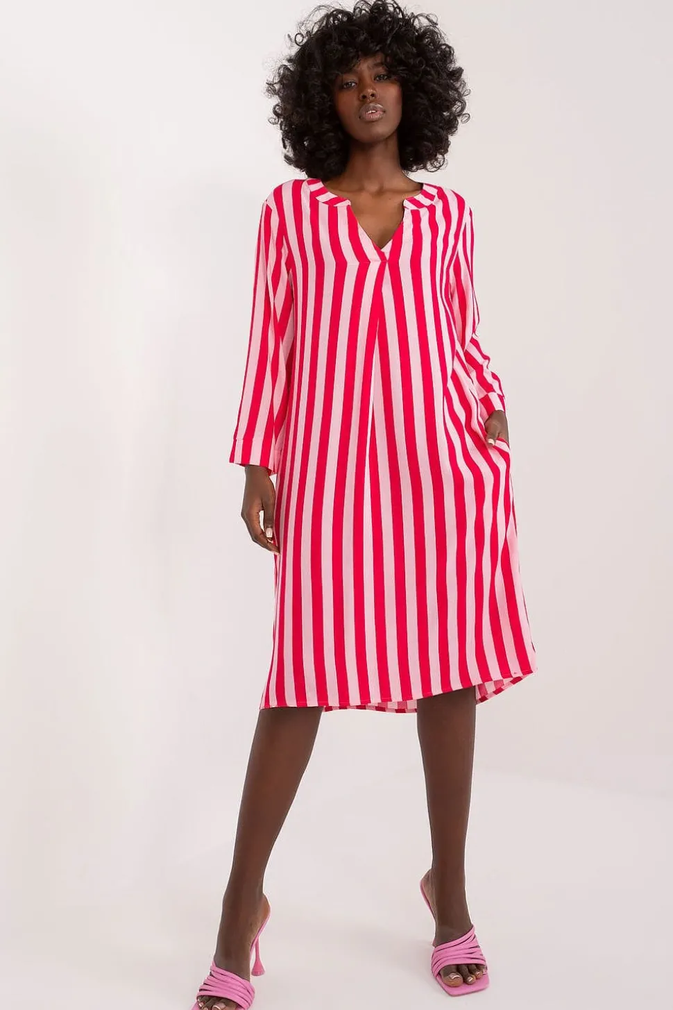 Robe asymétrique à col chemise à rayures rouges et blanches