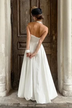 Robe asymétrique longue blanche sans manches