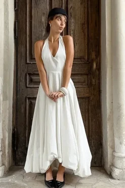 Robe asymétrique longue blanche sans manches