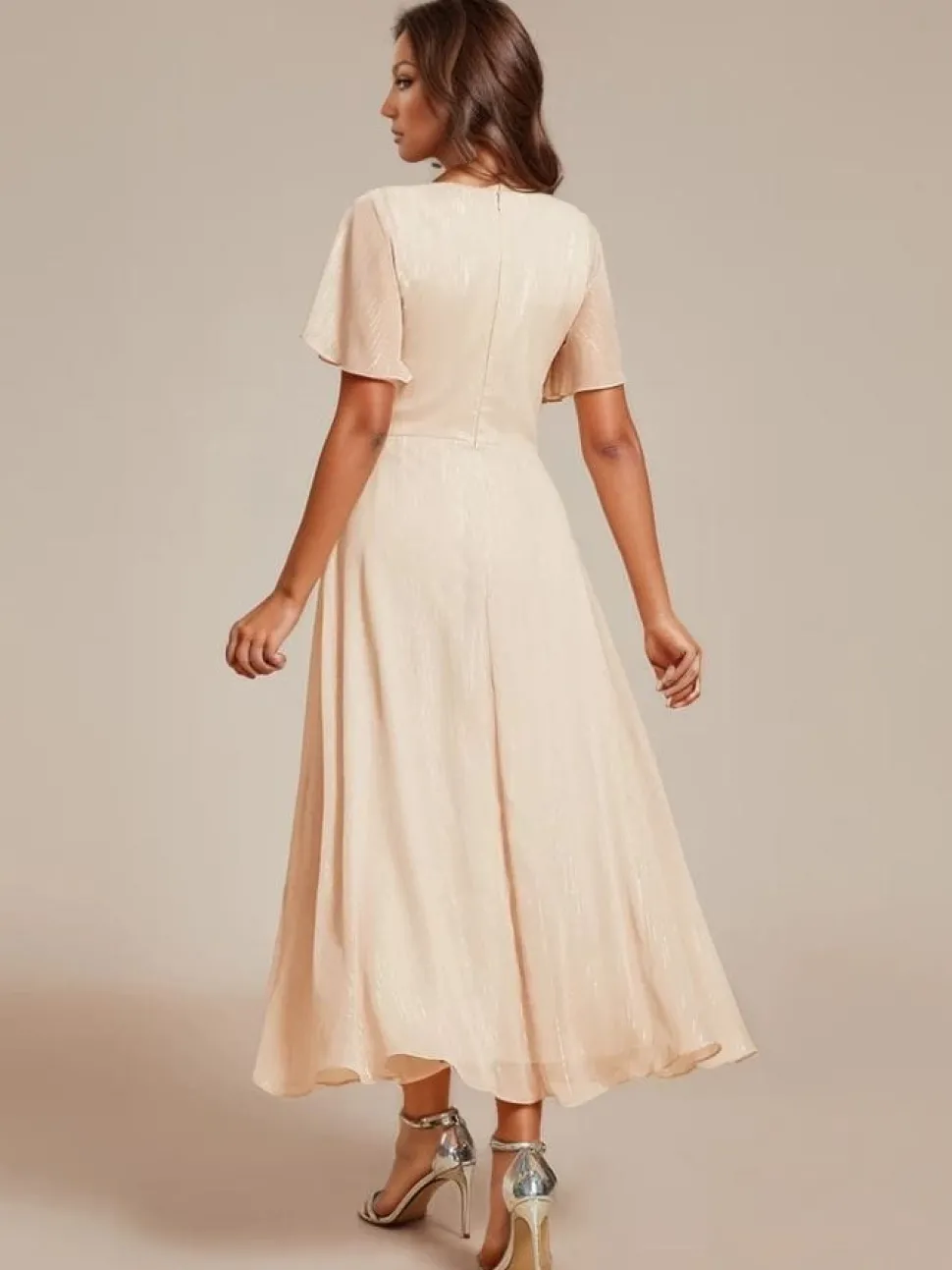 Robe beige midi pour invitée au mariage