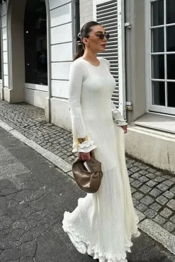 Robe blanche chic longue manches longues