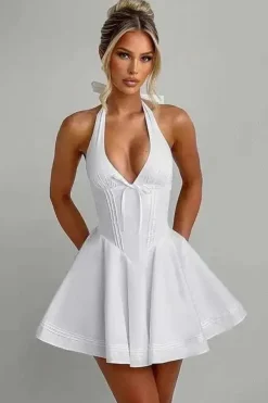 Robe blanche courte patineuse sans manches