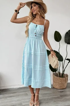 Robe bleue rayée à bretelles fines