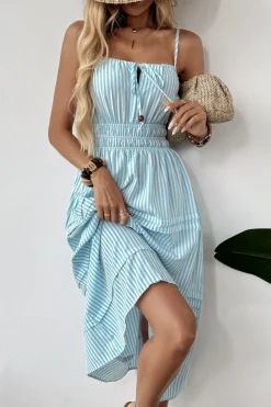 Robe bleue rayée à bretelles fines