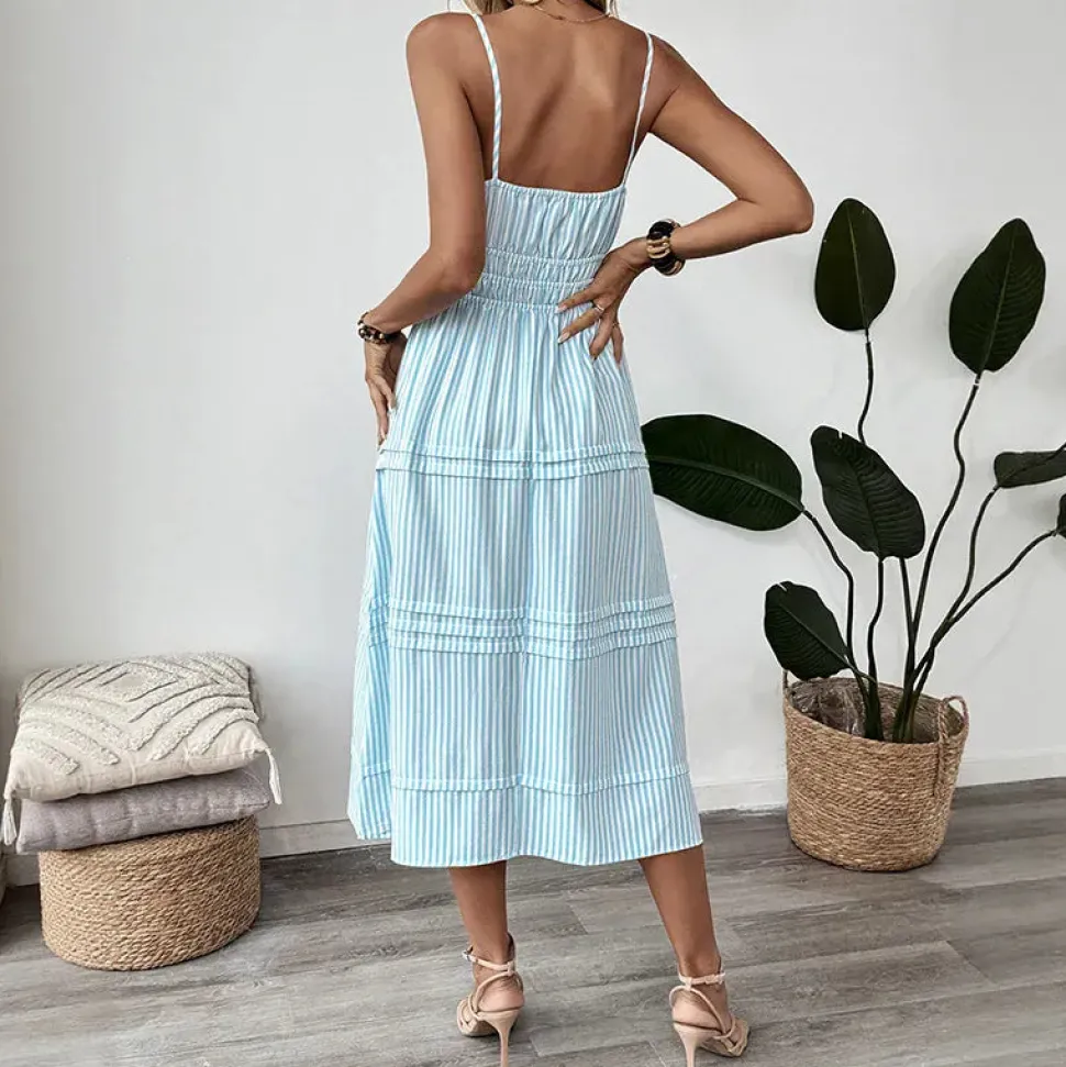 Robe bleue rayée à bretelles fines