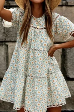 Robe boho courte fleurie à petites marguerites