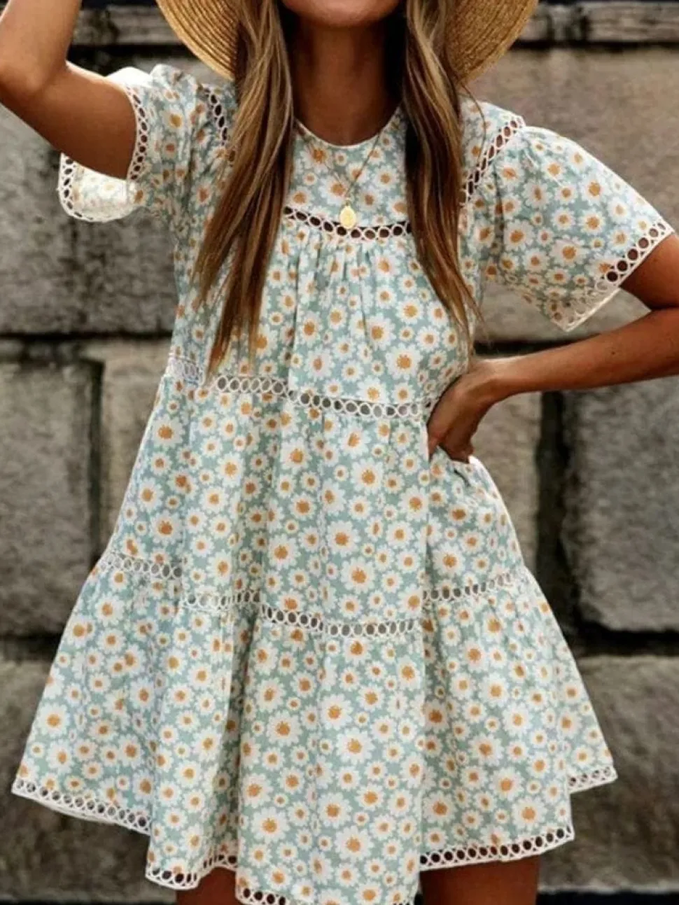 Robe boho courte fleurie à petites marguerites