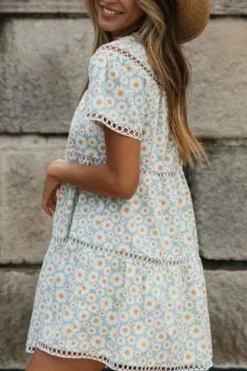Robe boho courte fleurie à petites marguerites