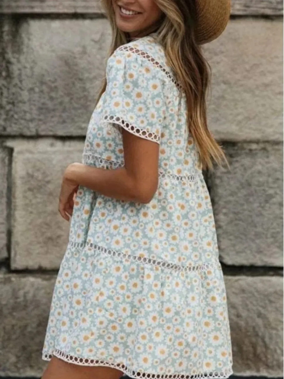 Robe boho courte fleurie à petites marguerites
