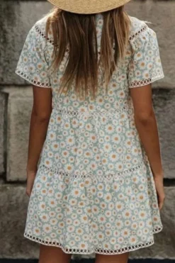 Robe boho courte fleurie à petites marguerites