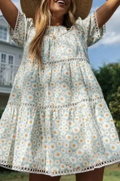Robe boho courte fleurie à petites marguerites