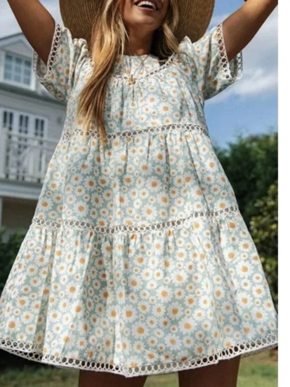 Robe boho courte fleurie à petites marguerites