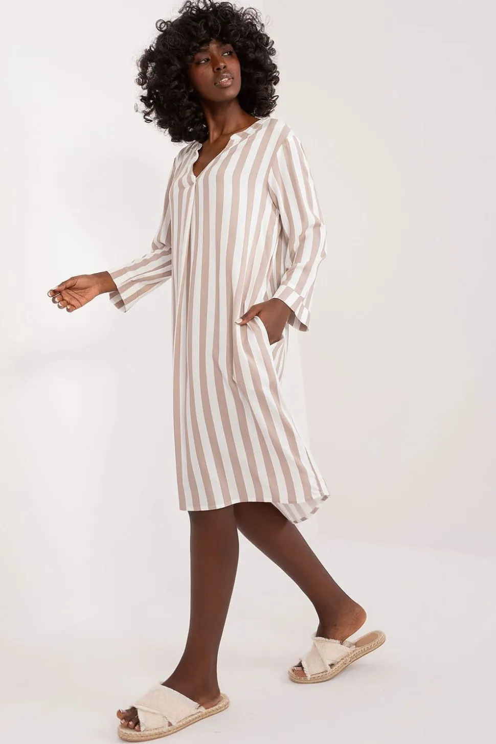 Robe casual rayée beige midi manches longues