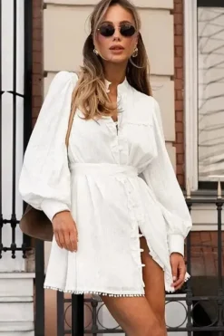 Robe chemise blanche courte manches longues