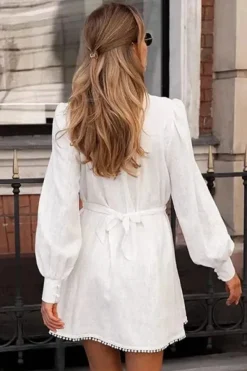 Robe chemise blanche courte manches longues