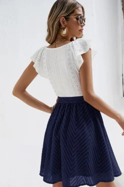Robe chic avec jupe à nouer et top en dentelle