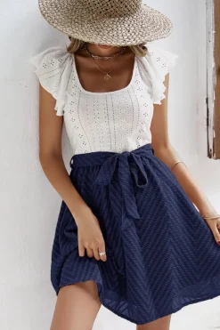 Robe chic avec jupe à nouer et top en dentelle