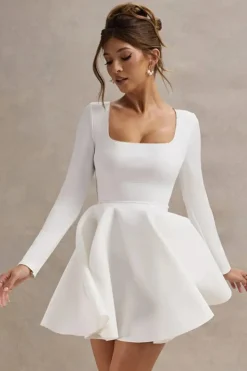 Robe cocktail blanche chic et classe