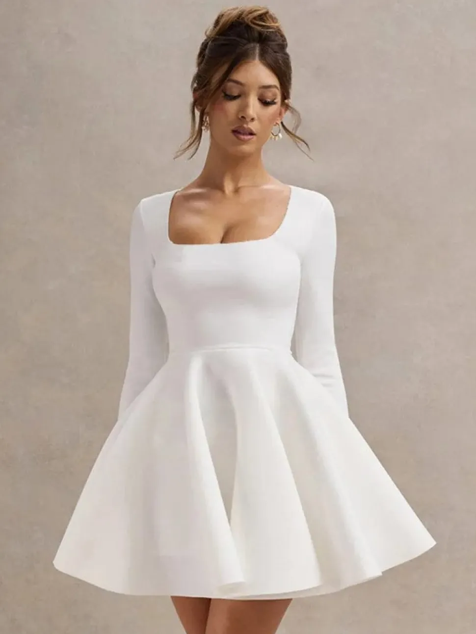 Robe cocktail blanche chic et classe