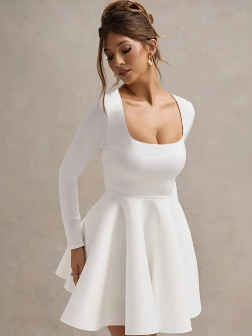 Robe cocktail blanche chic et classe