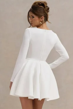 Robe cocktail blanche chic et classe