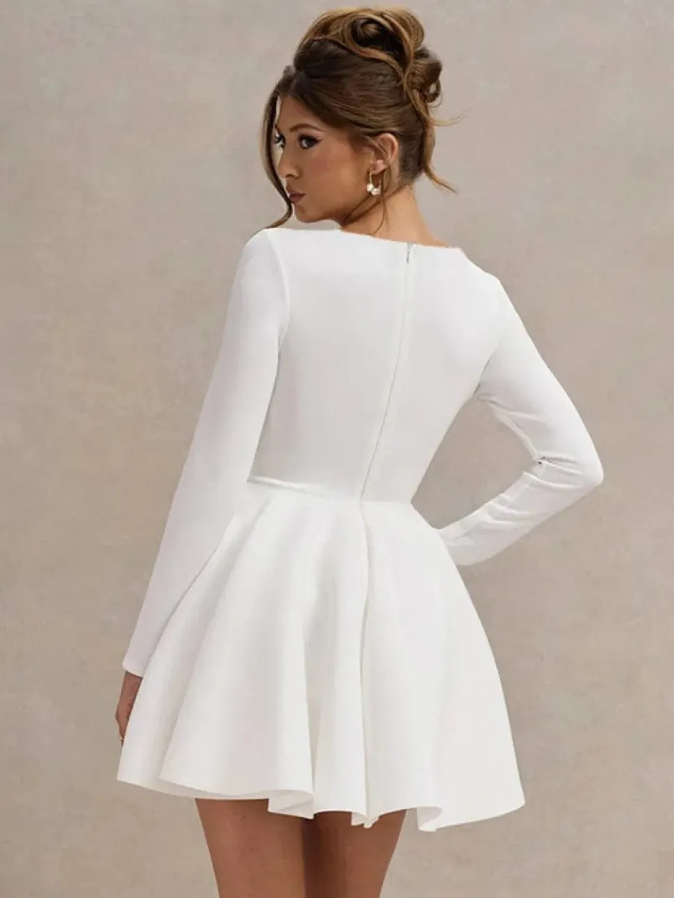 Robe cocktail blanche chic et classe