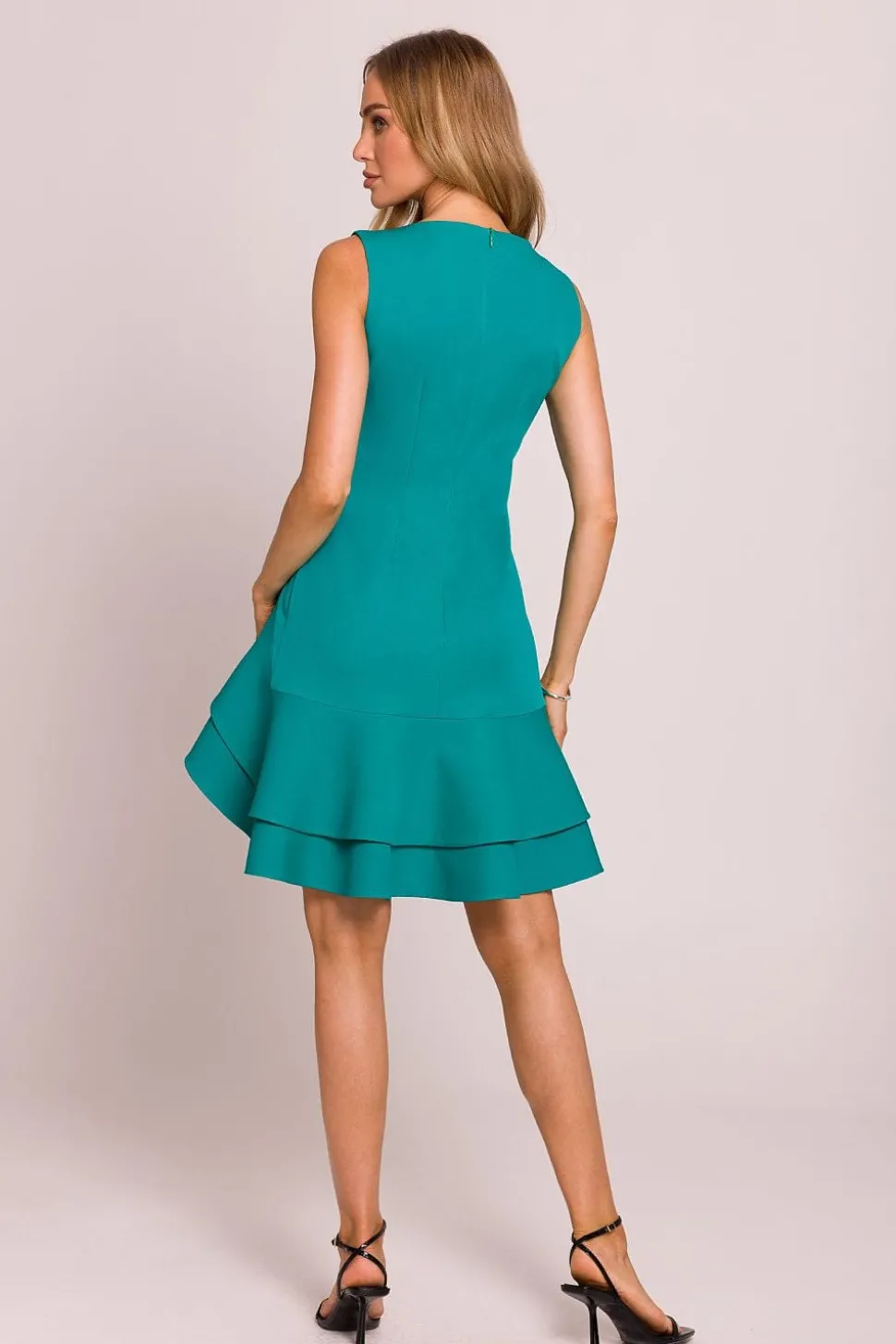 Robe courte asymétrique sans manches