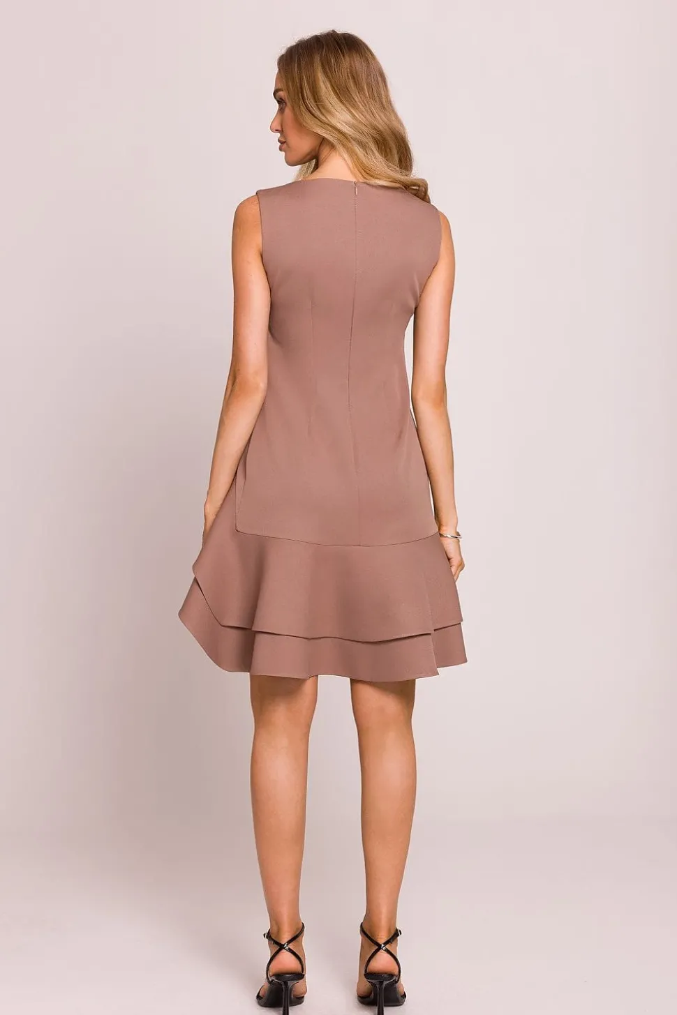 Robe courte asymétrique sans manches