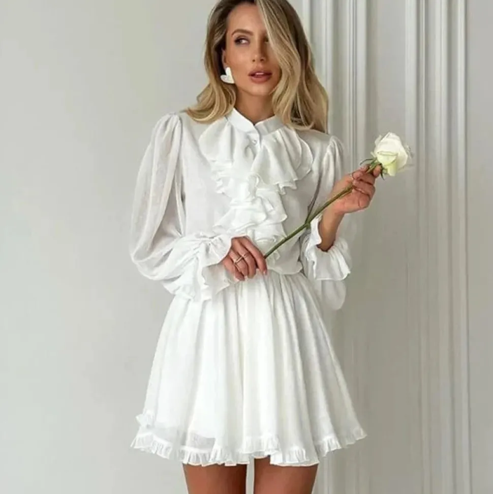 Robe courte blanche à manches longues