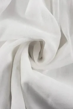 Robe courte blanche à manches longues