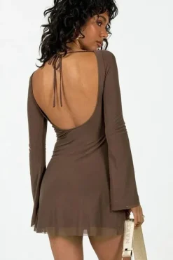 Robe courte dos nu manches longues