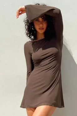 Robe courte dos nu manches longues