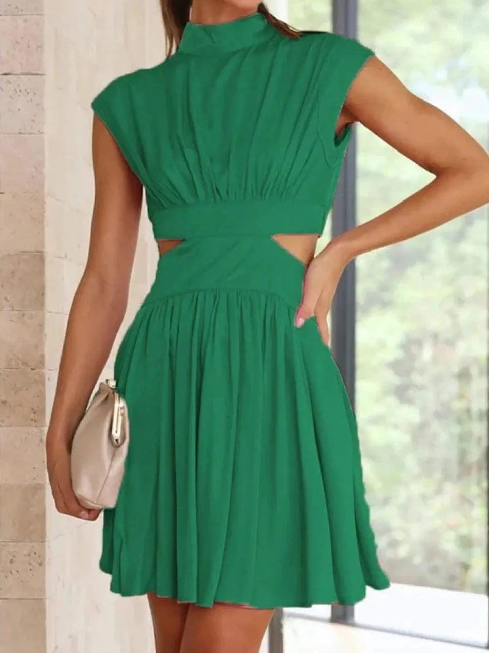 Robe courte fluide col halter