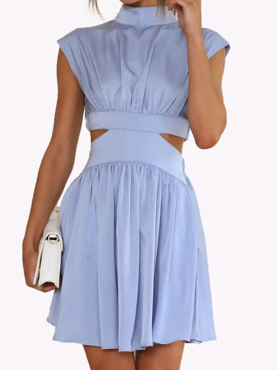Robe courte fluide col halter