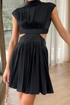 Robe courte fluide col halter