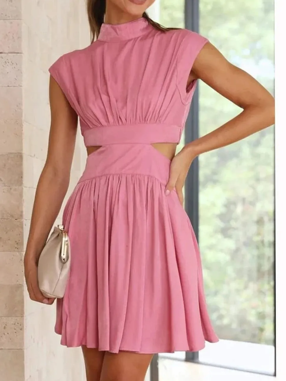 Robe courte fluide col halter