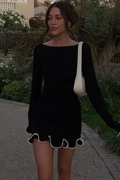 Robe courte manches longues bord volanté