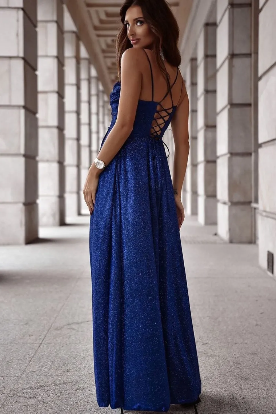 Robe de bal bleue longue pailletée