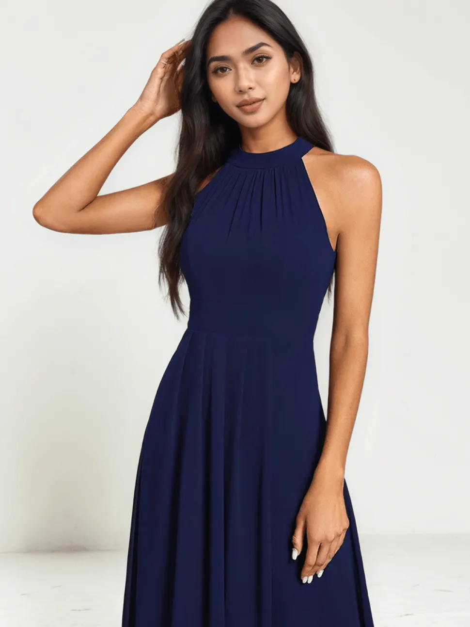 Robe de cocktail bleu marine fluide sans manches
