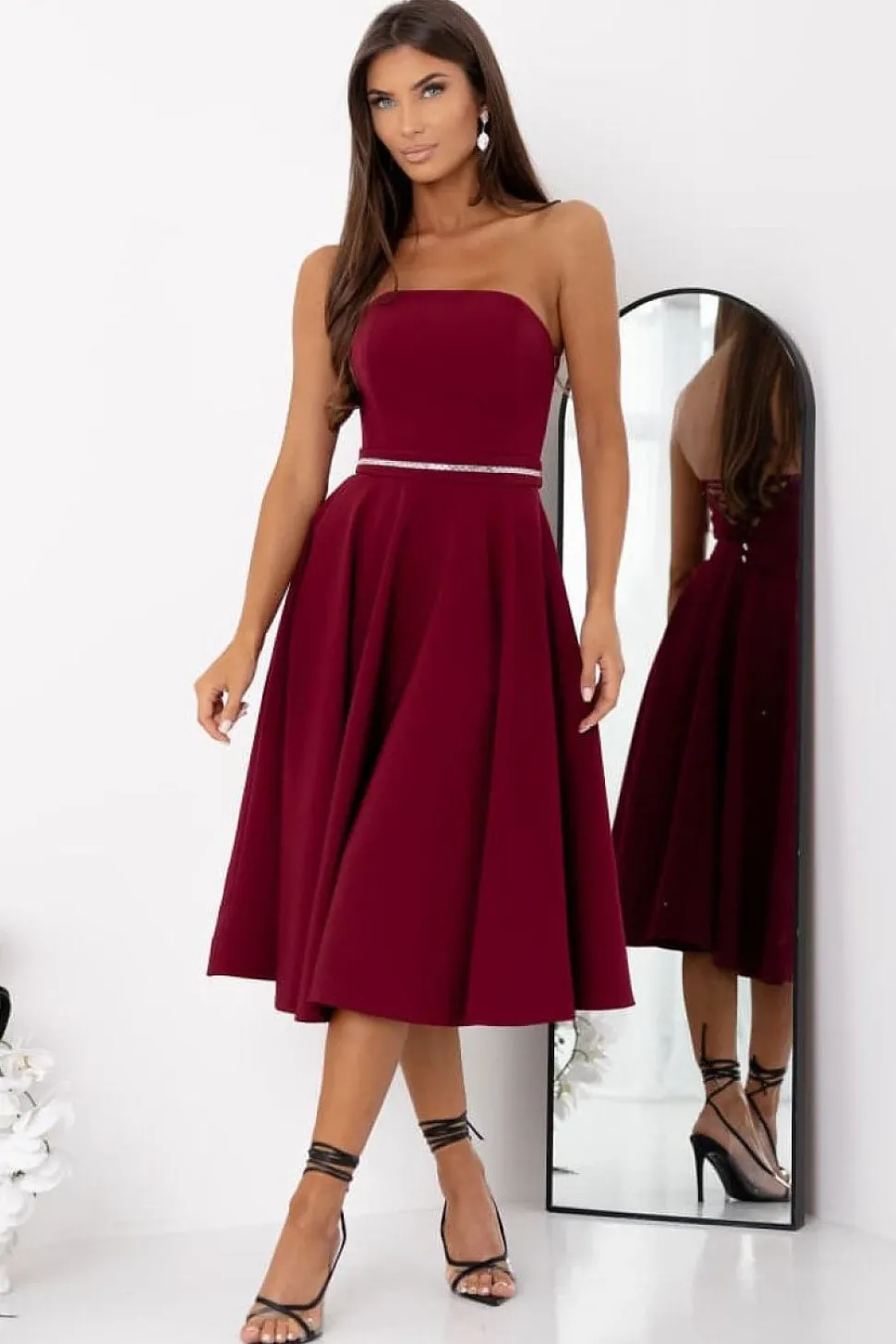 Robe de cocktail bustier midi évasée bordeaux