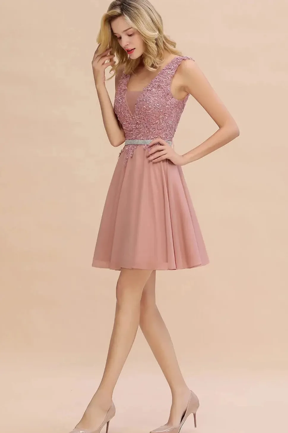 Robe de cocktail chic haut dentelle sans manches
