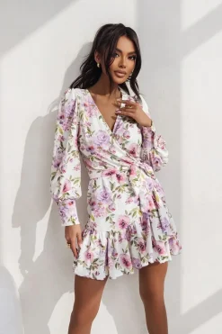 Robe de cocktail courte avec manches longues bouffantes