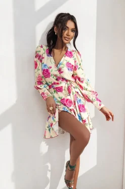 Robe de cocktail courte avec manches longues bouffantes