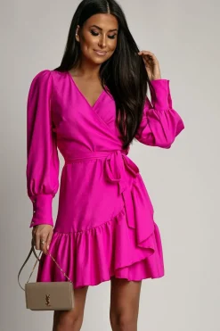 Robe de cocktail courte avec manches longues bouffantes