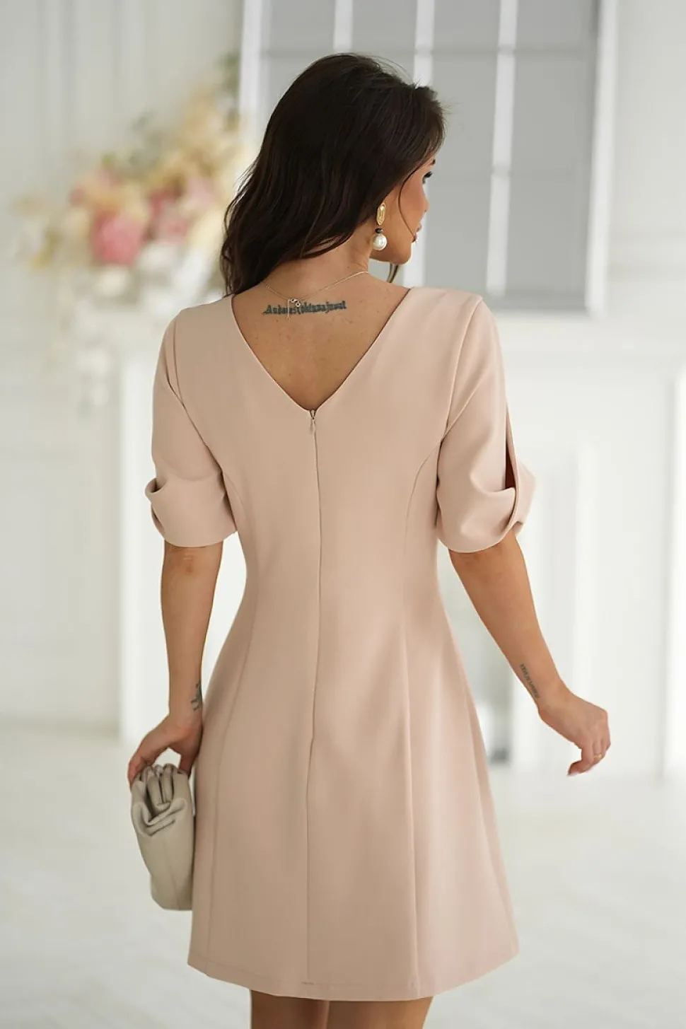 Robe de cocktail courte manches coupées