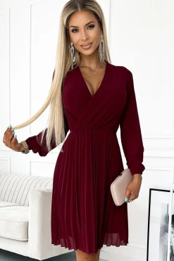 Robe de cocktail courte plissée manches longues