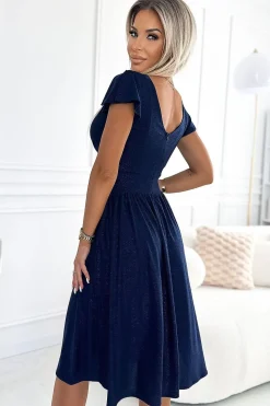 Robe de cocktail décolletée manches courtes