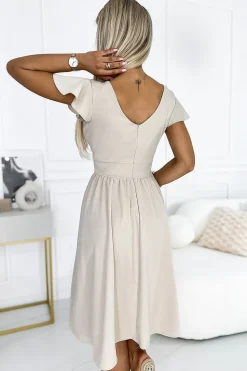 Robe de cocktail décolletée manches courtes